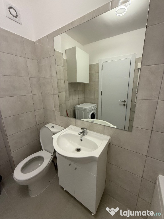 Inchiriez 2camere cu parcare Aparatorii Parriei