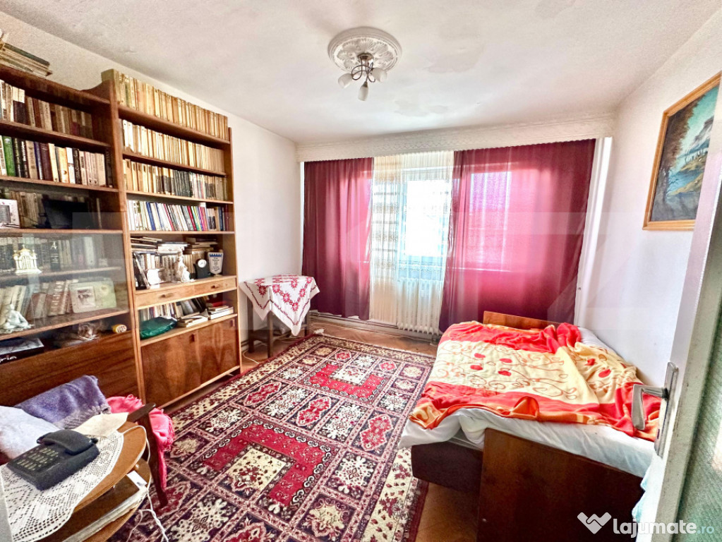 Apartament 3 camere decomandat, balcon, loc de parcare –