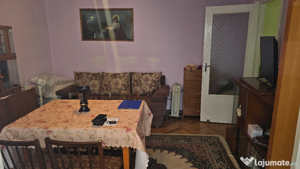 Vand apartament cu o camera in Deva, decomandat, Scarisoara, etaj 1
