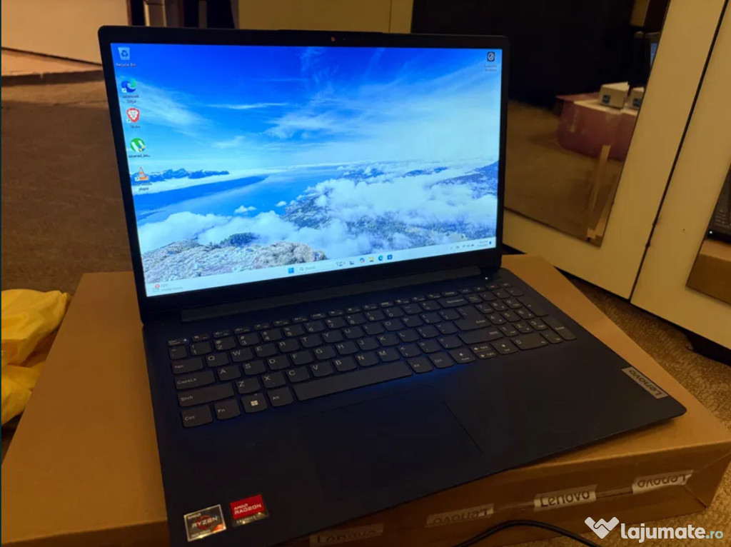 Laptop Lenovo AMD RYZEN 3 7320U, 256GB SSD, 8GB RAM, 15.6, FHD