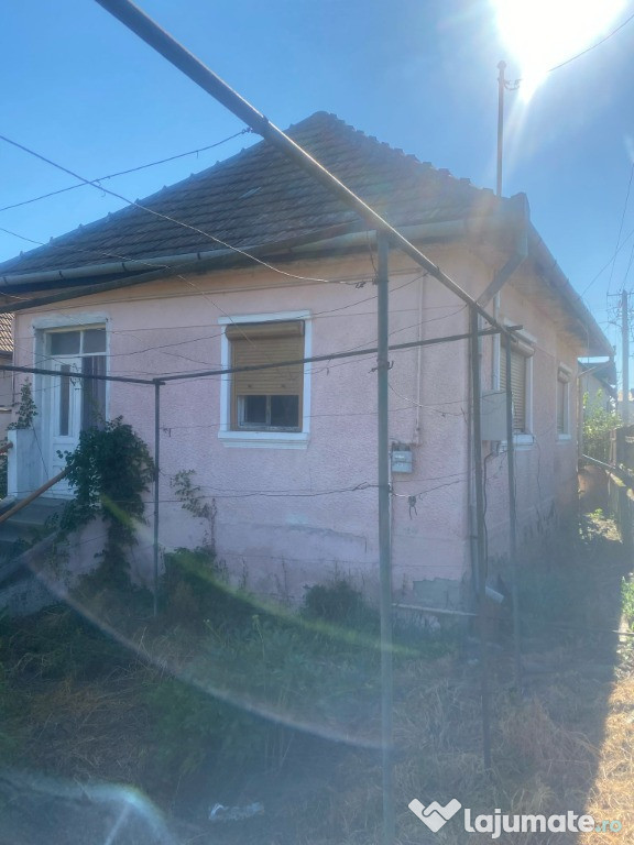 Casa, 4 camere(aprox. 90mp), 4.600 mp Craciunelu de jos.