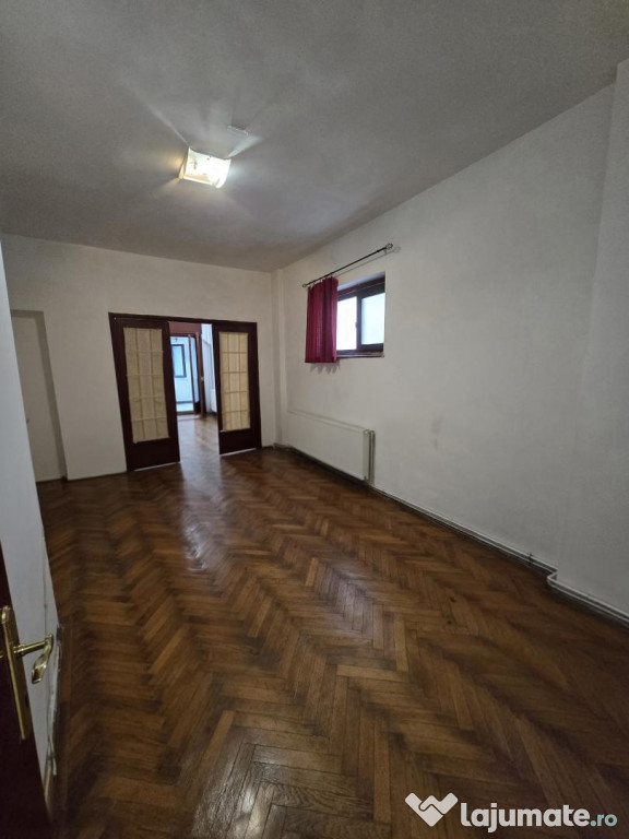 2 camere Universitate l Centrul Istoric