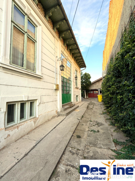 Casa centrala cu istorie si teren generos de 800mp