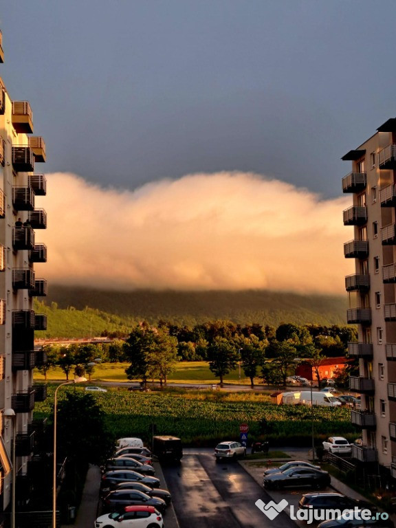 Apartament 3 camere, mobilat, utilat și vedere panoramică spre munți
