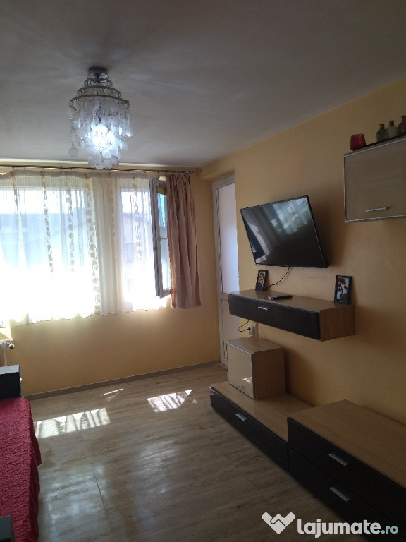 Vand apartament 2 camere , mobilat modern .