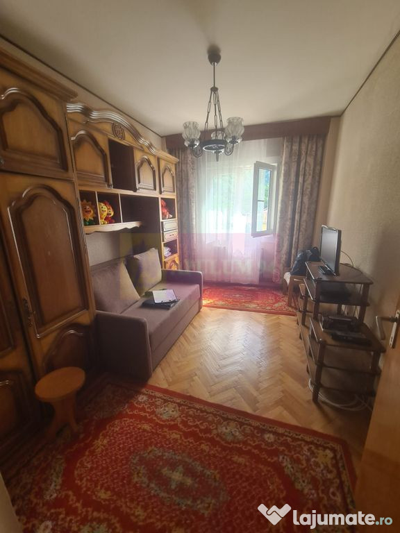 Apartament cu 3 camere de vanzare in Sinaia