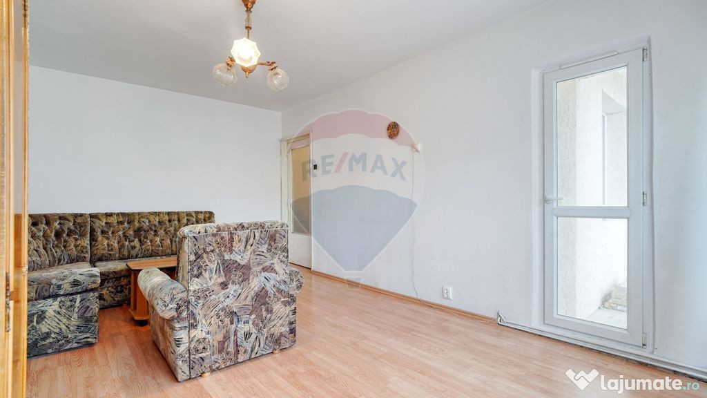 Apartament cu 3 camere de vânzare în zona Lenin, Sfânt...