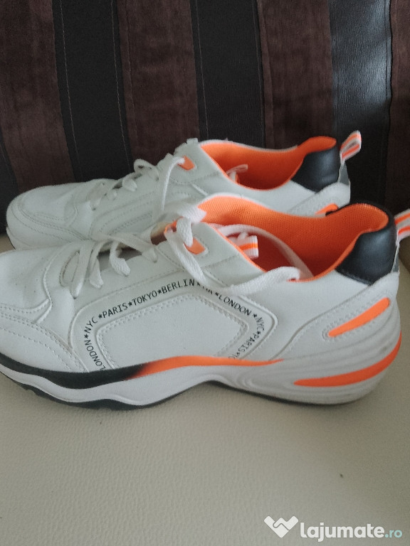 Pantofi sport din piele Sint aproape noi fara nici o urmă de uzura
