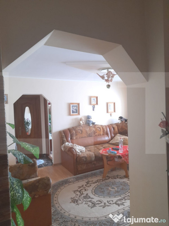 Apartament de 3 camere, etaj 3, semidecomandat, 63mp, Zona G