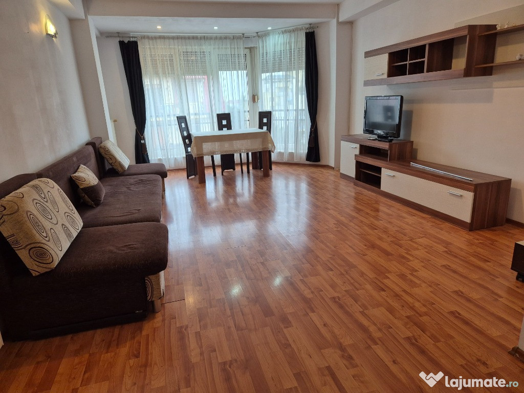 Proprietar , inchiriez apartament modern si spatios in zona buna.