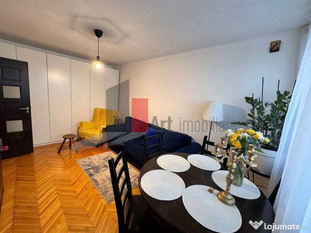 Apartament cu 3 camere de vanzare in zona Pajura.