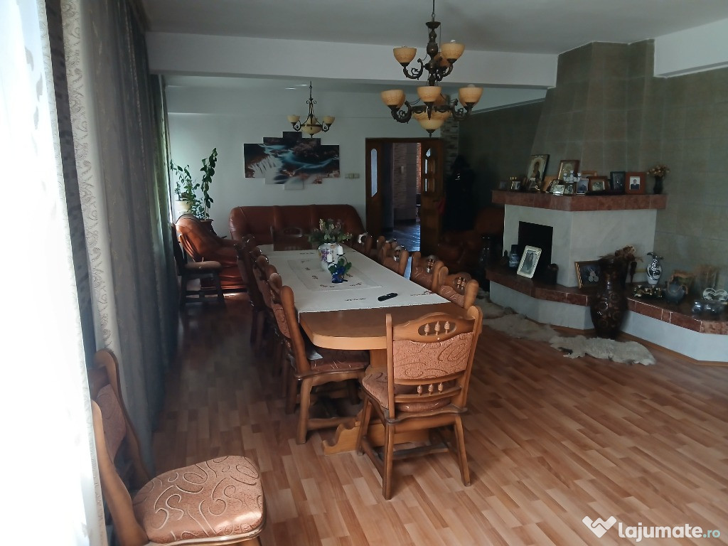 Vila v. sau închiriere,pretabila pentru afaceri sau locuit Bucium Iasi