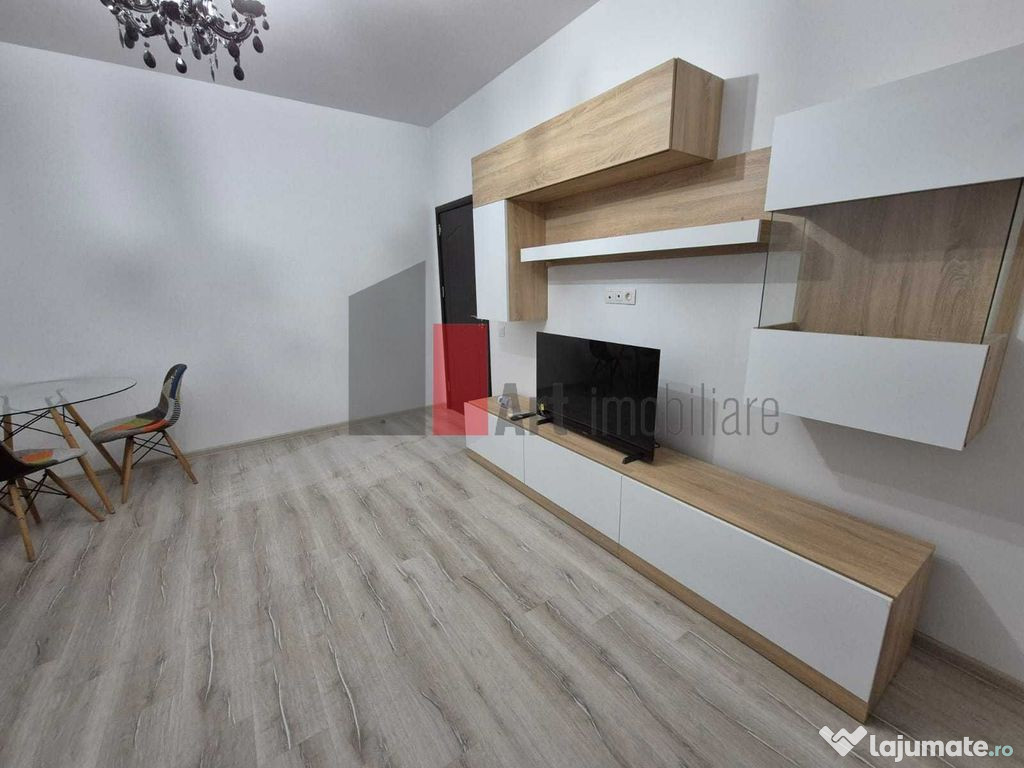 Închiriez Apartament 3 camere, Decomandat + loc de parcare