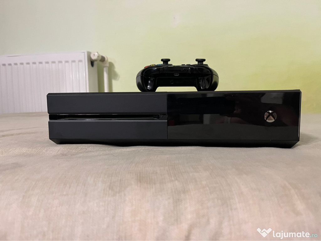 Xbox One 1000GB + controller