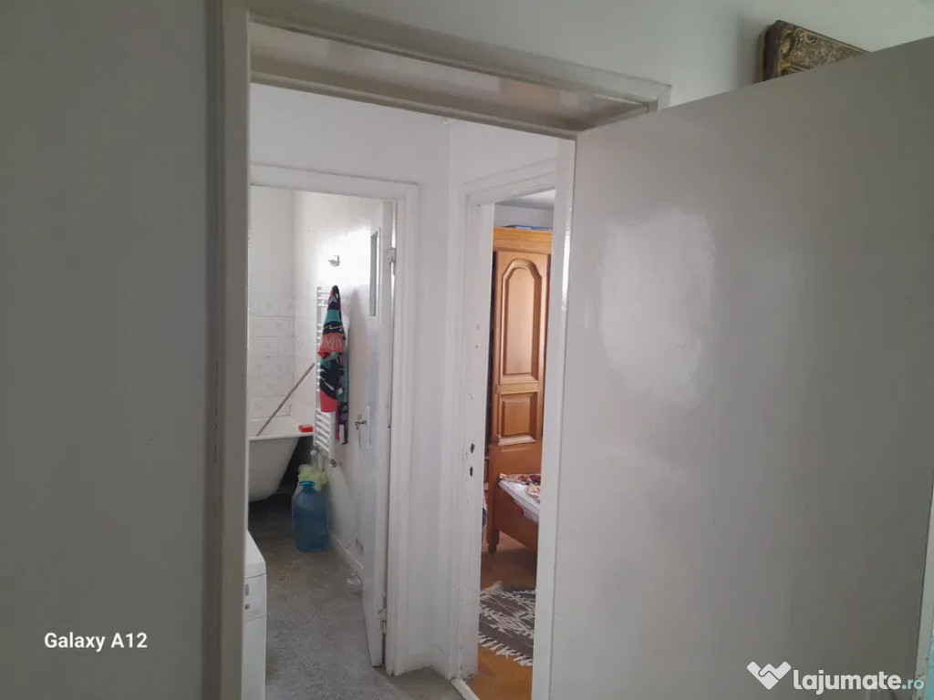 Apartament Cu 3 Camere Decomandate Zona Marasesti