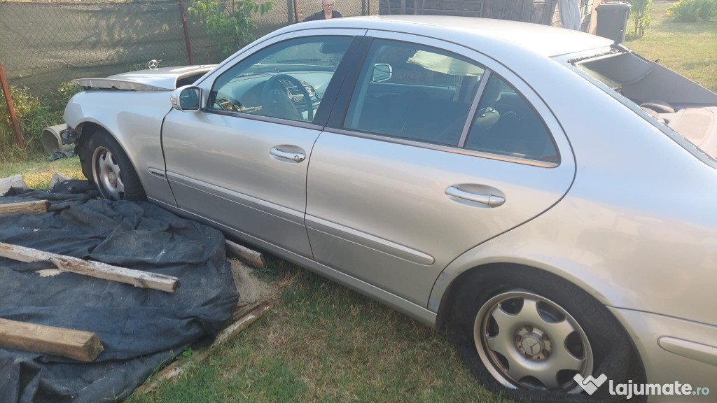 Pentru Dezmembrat : Mercedes w211 E220