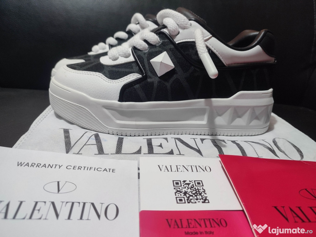 Adidasi Valentino Garavani