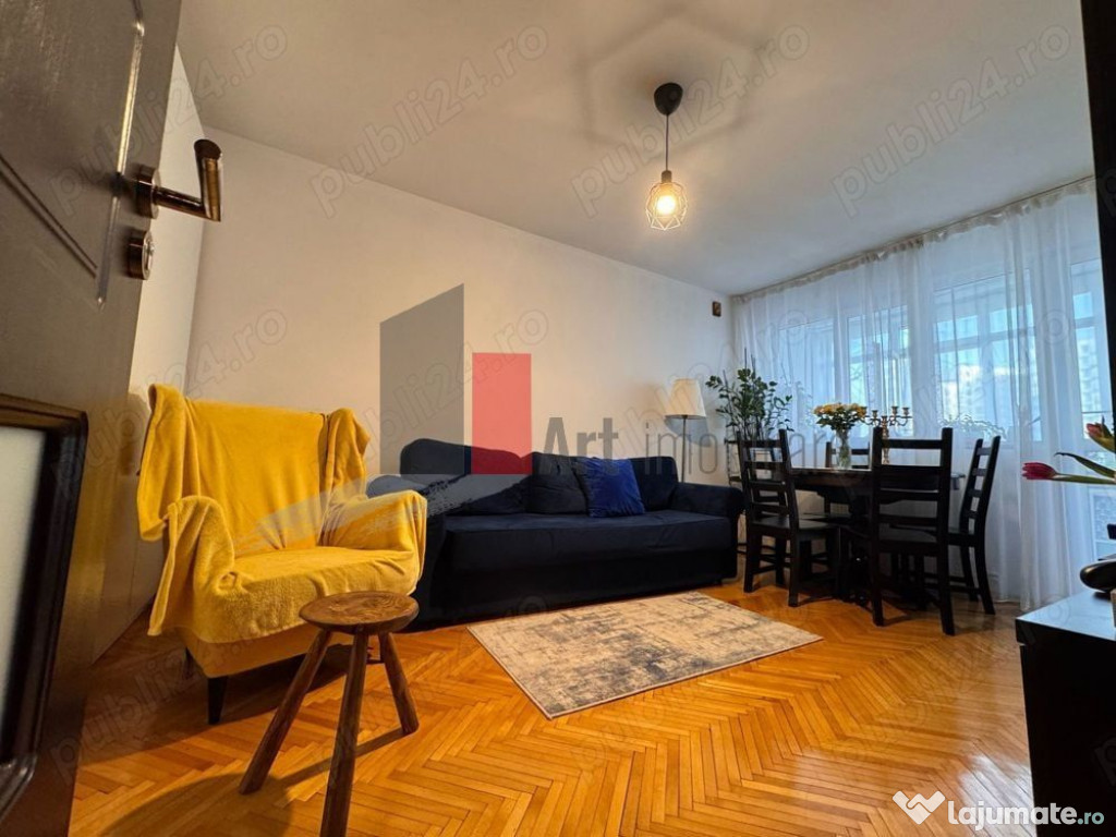 Apartament cu 3 camere de vanzare in zona Pajura.