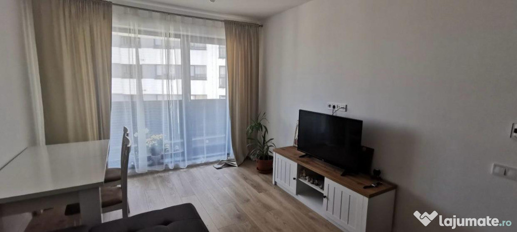 Apartament 2 camere, decomandat - zona Racadau, Complex Cosmopolit