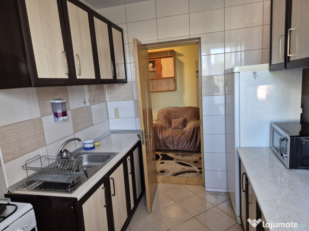 Inchiriez apartament cu 2 camere