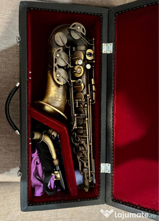 Saxofon cu accesorii incluse
