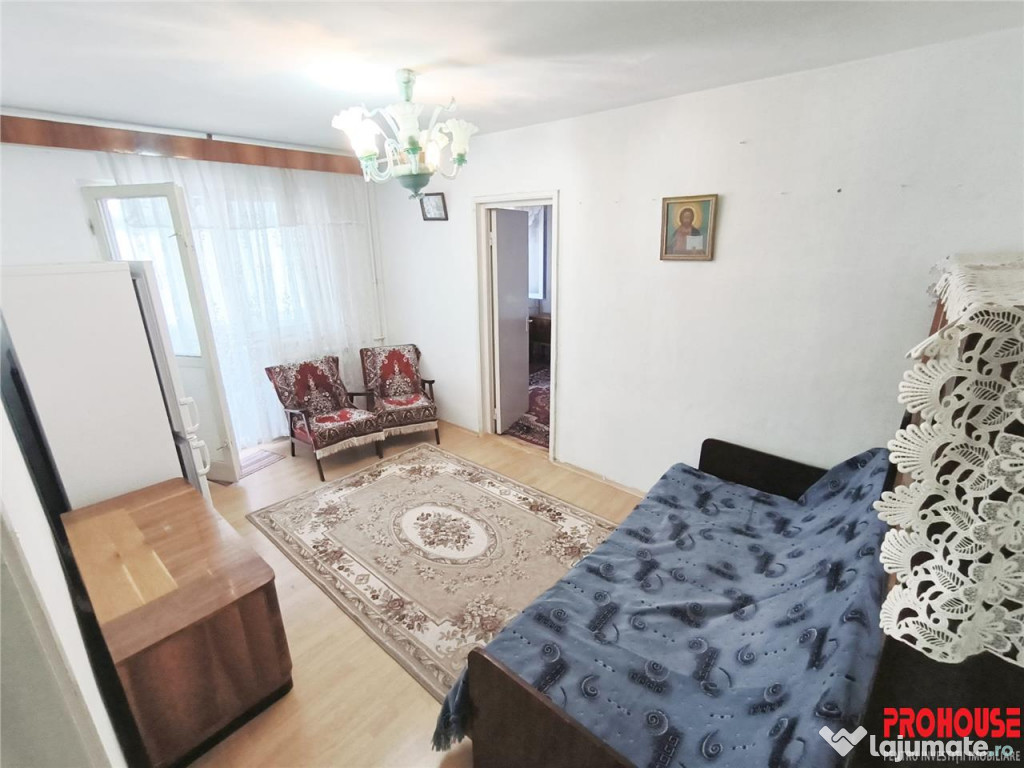Apartament 3 camere semidecomandat