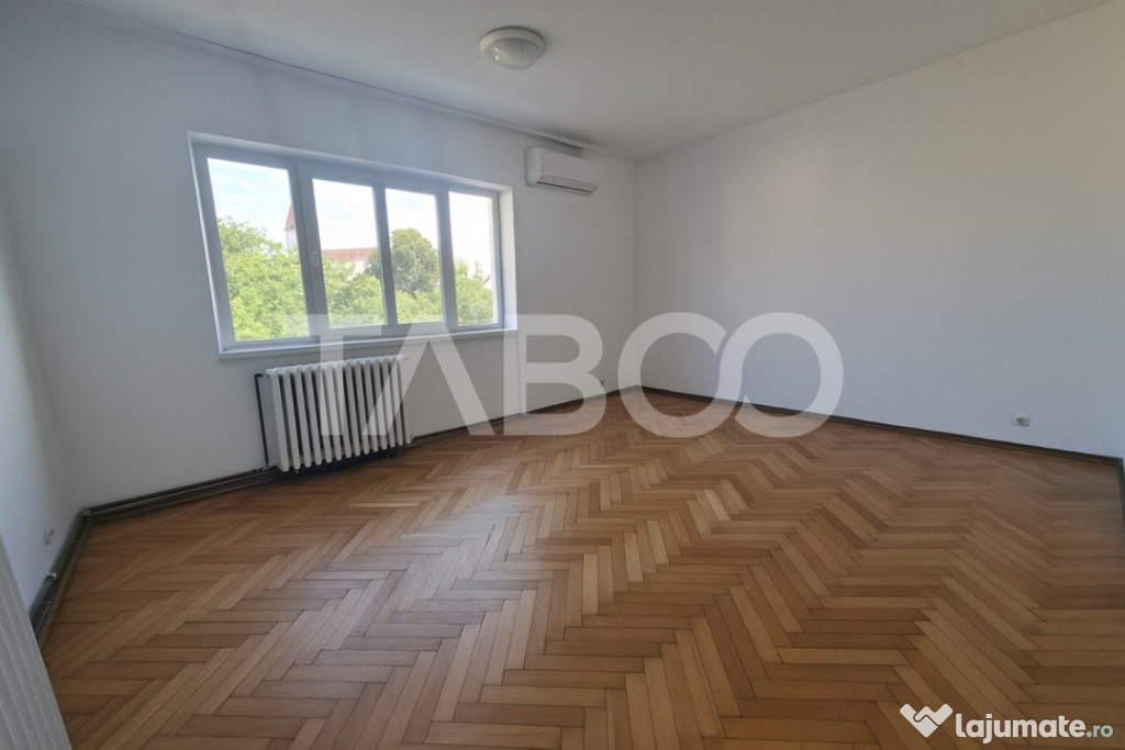 Strand - apartament decomandat de vanzare cu balcon si pivni