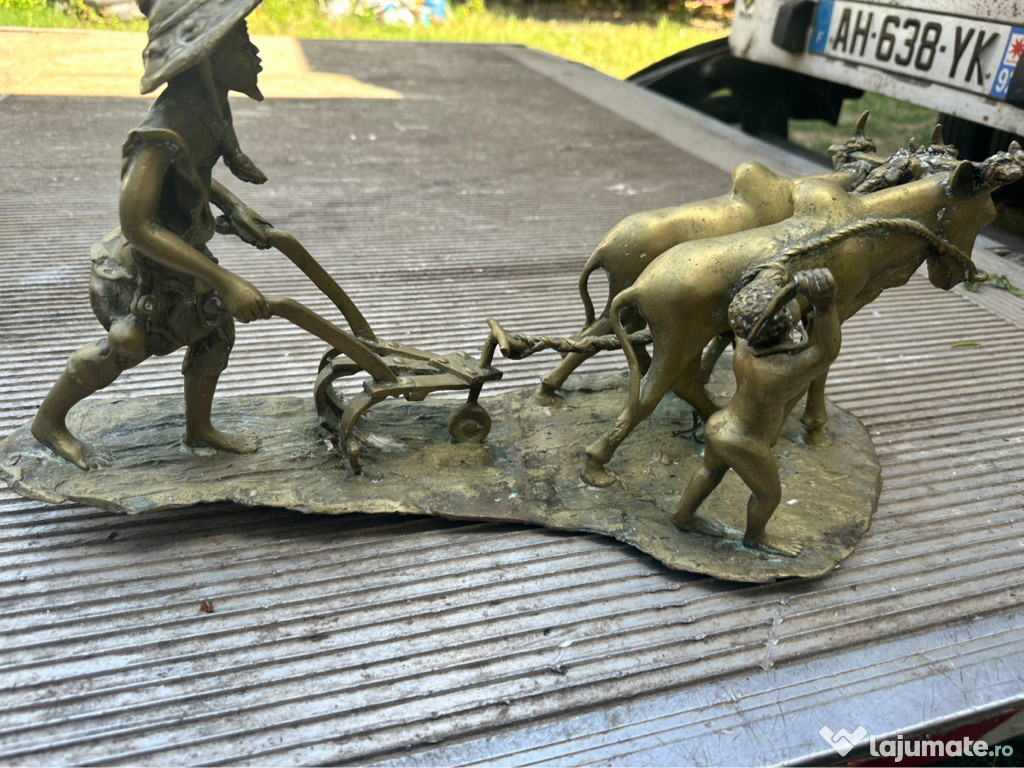 Vând Statuiete antice