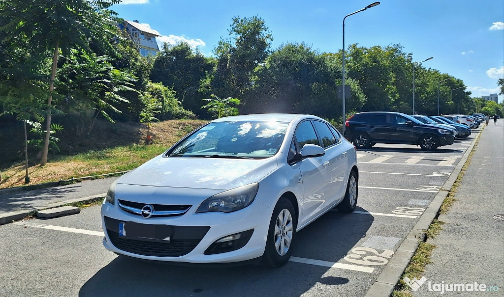 Opel Astra J 2018, stare impecabilă
