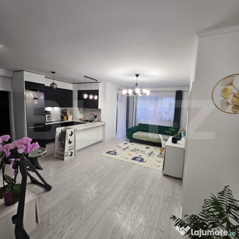 Apartament 3 camere semidecomandat, cu parcare, zona Vivo