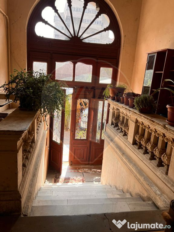 Apartament cu 3 camere de închiriat în zona Ultracentral