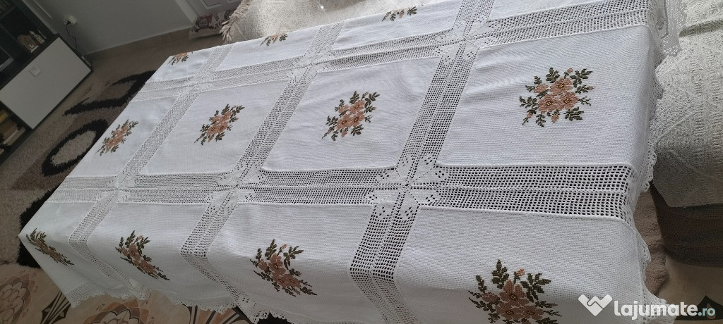 Vând față de masă