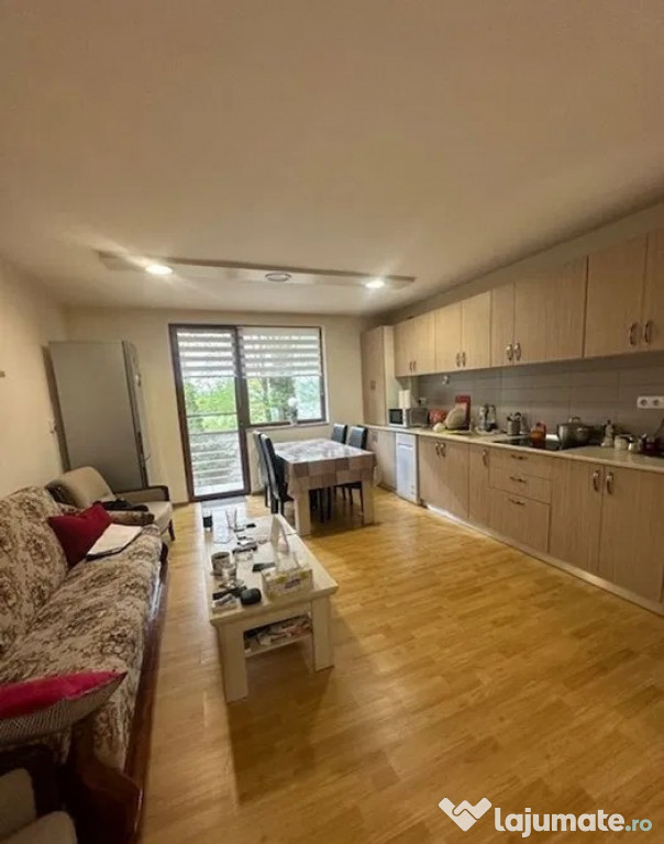 Apartament 3 camere, 82 mp, parter înalt + boxă 30 mp + 2
