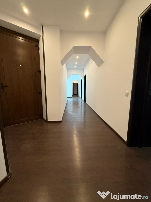 INCHIRIERE un apartament spațios cu 3 camere ULTRACENTRAL 139 mp