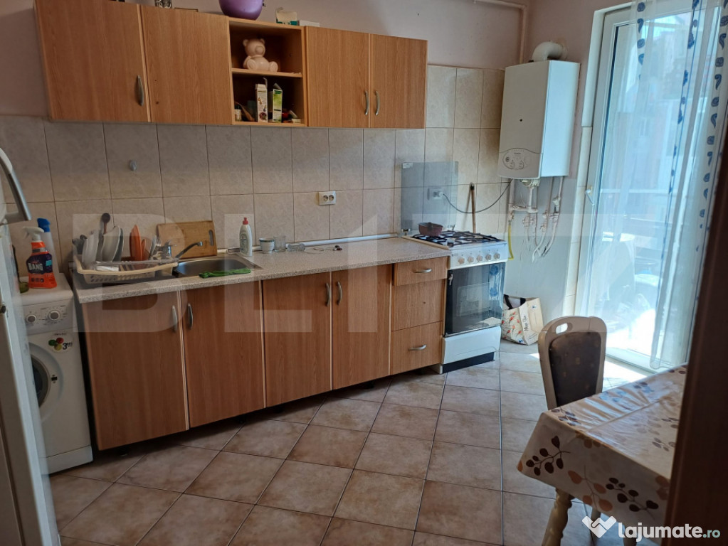 Apartament 1 camera, expunere sudica, etaj 2, zona Eroilor