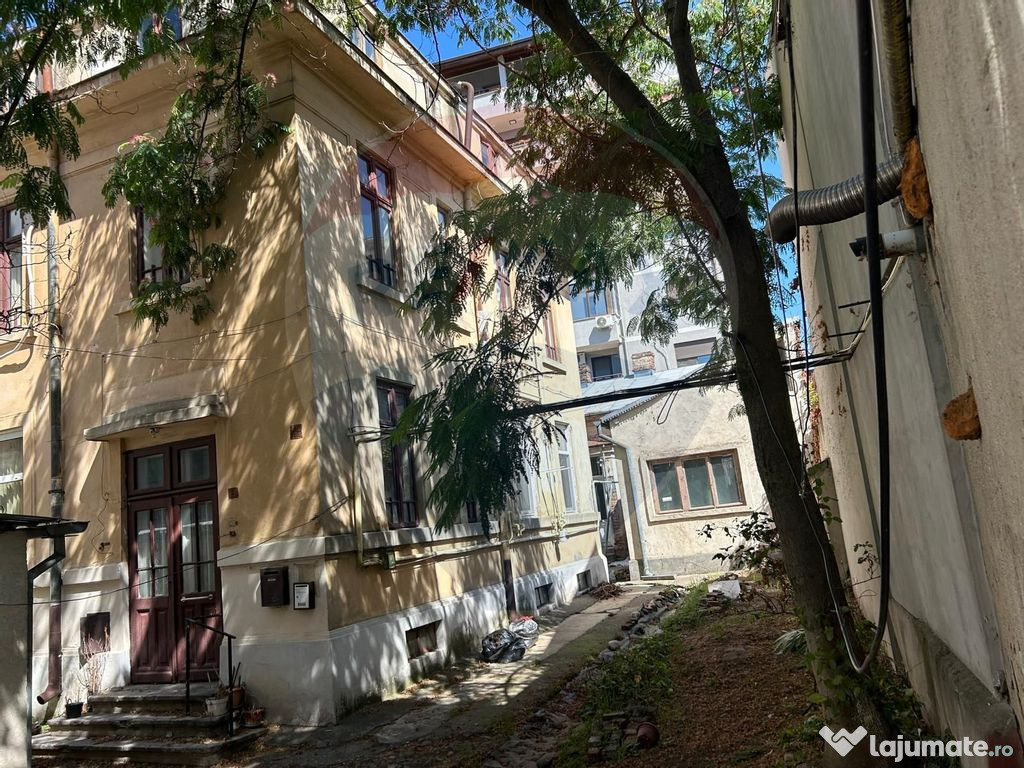 Casă / Vilă cu 6 camere de vânzare în zona Dacia