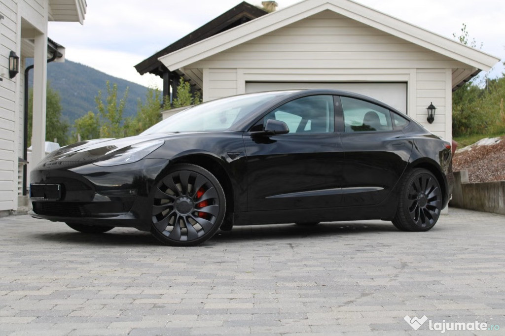 Tesla Model 3 an 2023