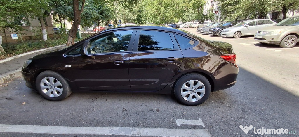 Opel Astra j Sedan 1.4 benzină/ Turbo 140cp