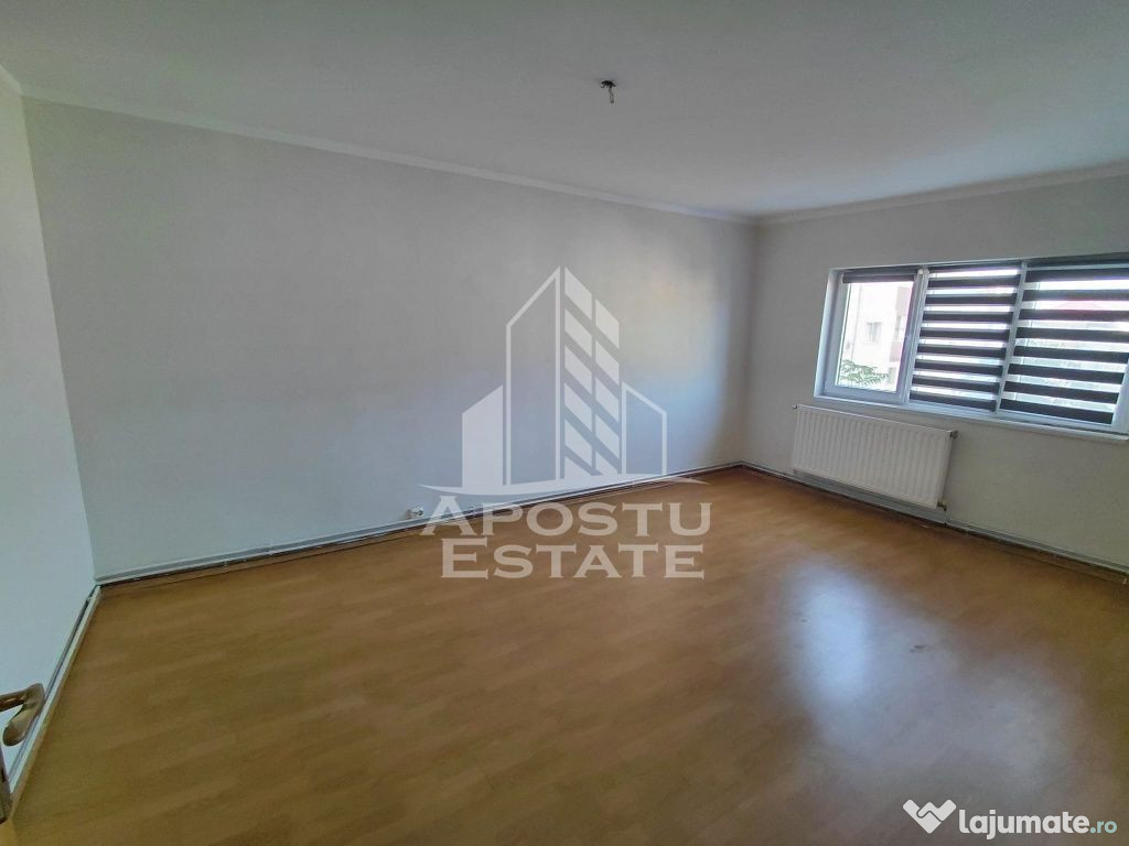 Apartament cu 2 camere, decomandat, centrala proprie,zona...