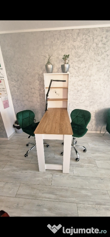 De vânzare masa de manichiura cu 2 scaune! ????????️