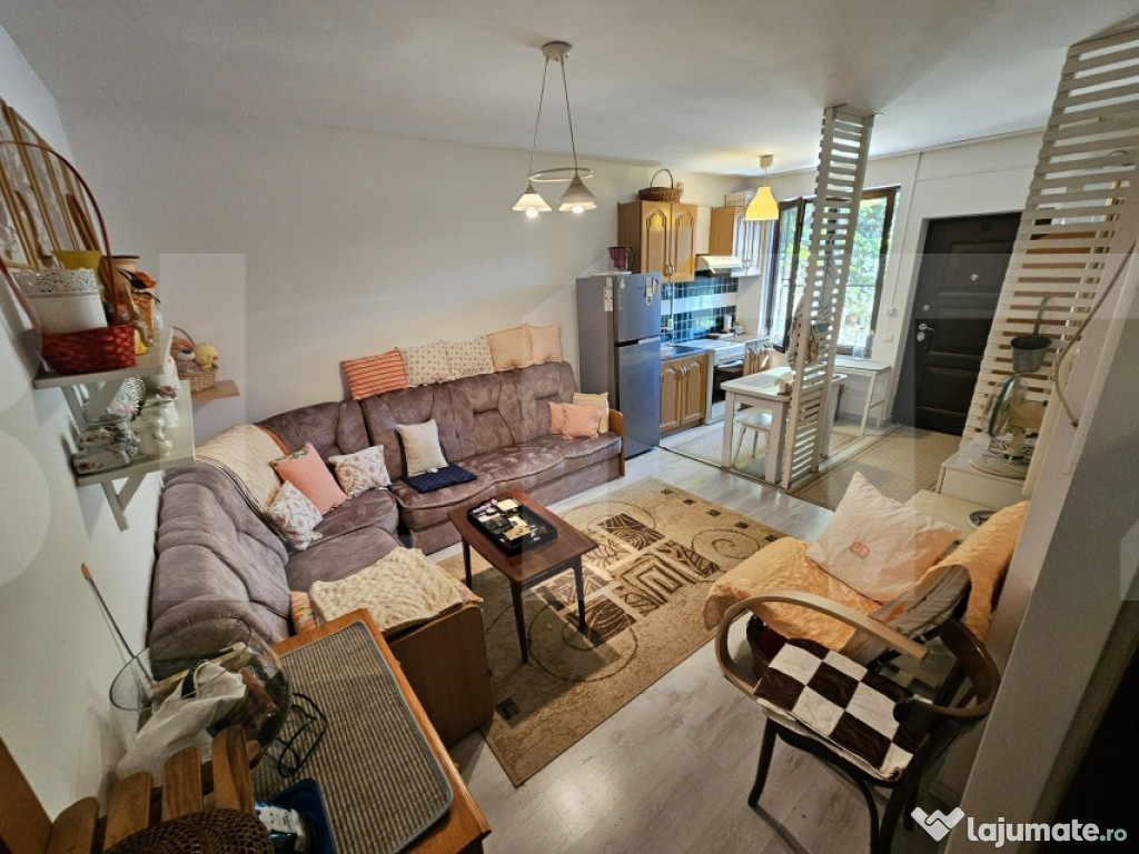 Apartament in Vila, Curte Proprie - Cartier 23 August, Secto