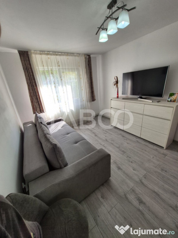 Apartament de vanzare semidecomandat 3 camere recent renovat