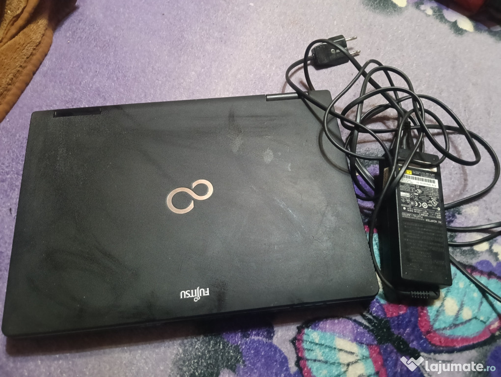 Vând letop Fujitsu este în stare buna i-am făcut resetare are 124gb