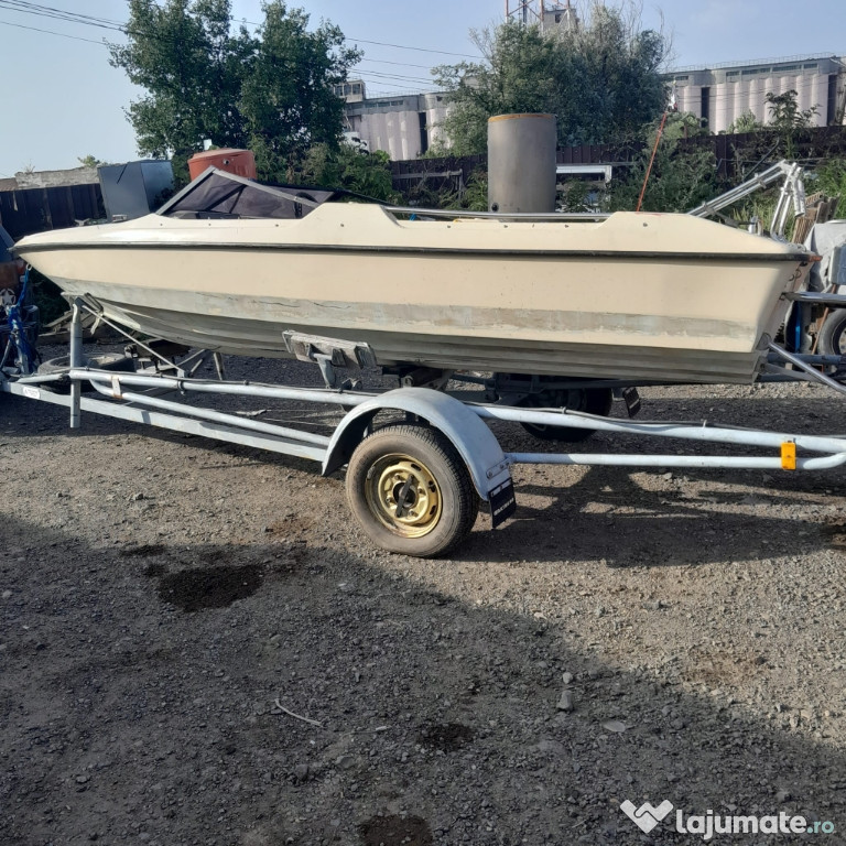 Barcă cu motor electric