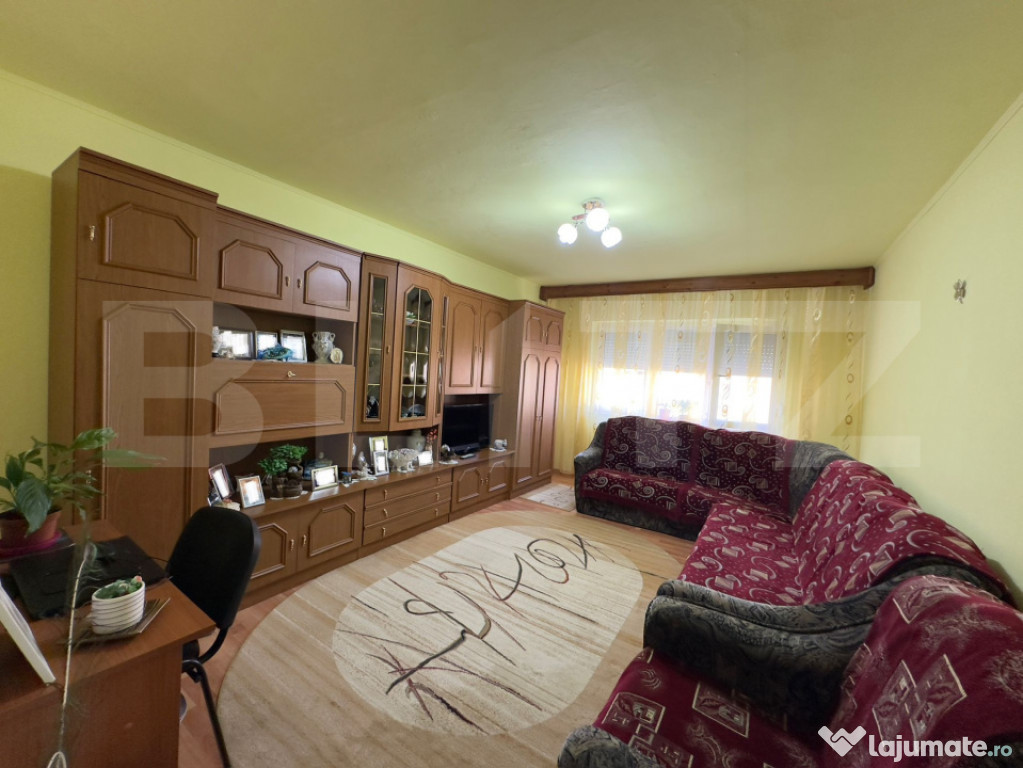 Apartament de vânzare cu 2 camere, etaj intermediar - zona