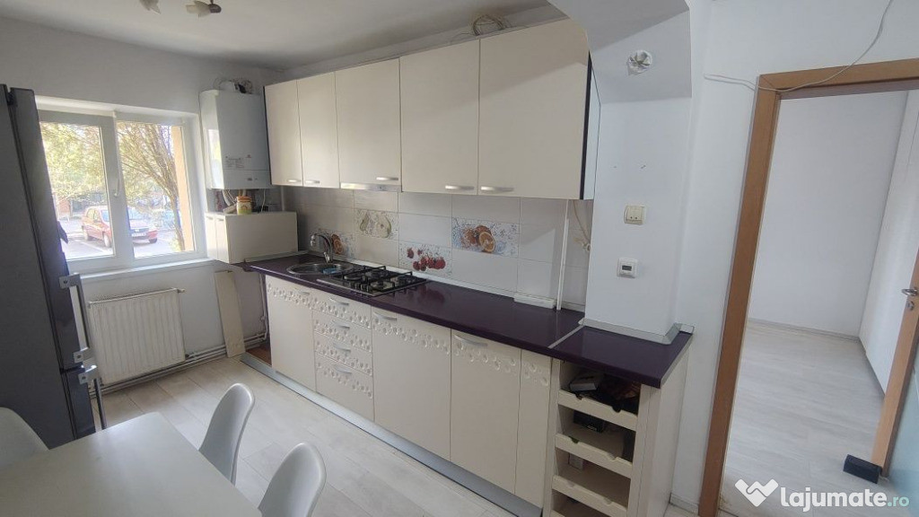 Apartament de 3 camere zona RACADAU,