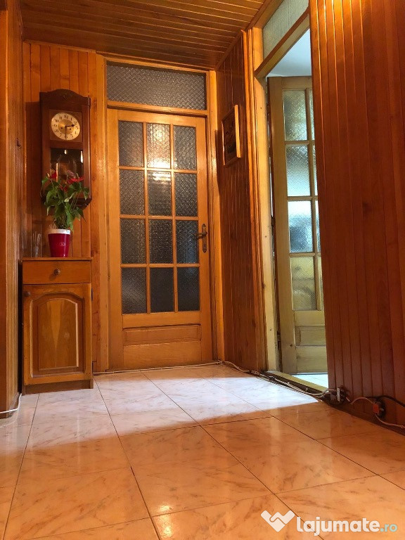 Vând apartament cu 3 camere zona Freidorf