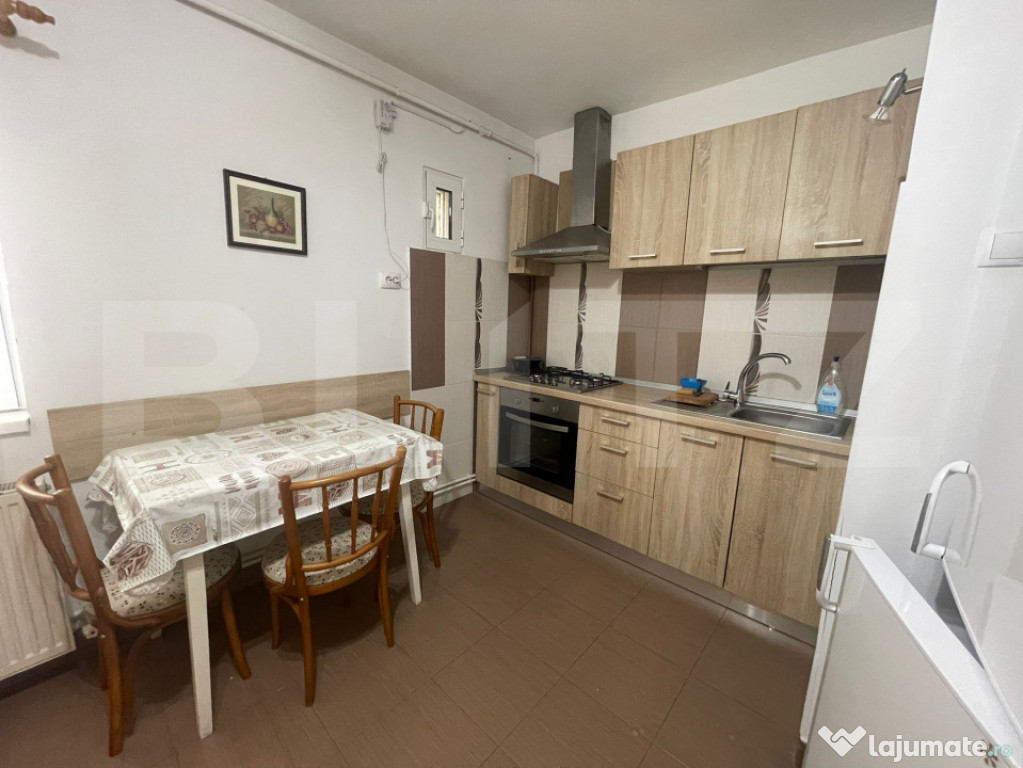 Apartament 3 camere spațios, luminos, cu garaj și acoperi?
