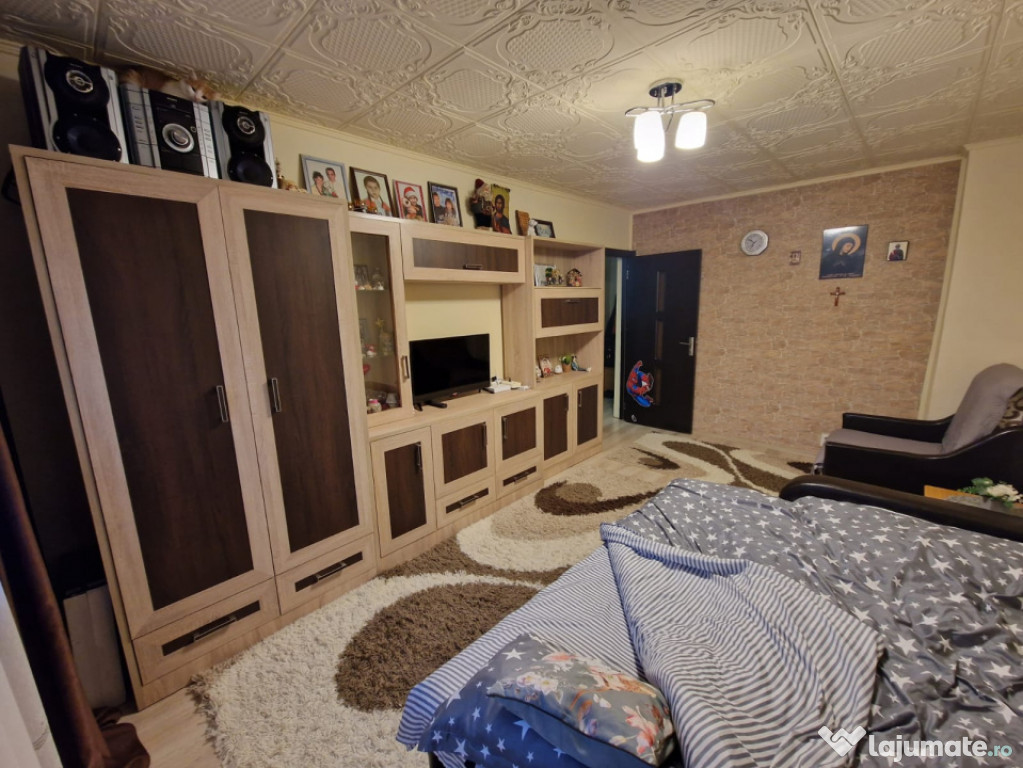 Apartament 3 camere decomandate – 53 mp, zonă liniștită