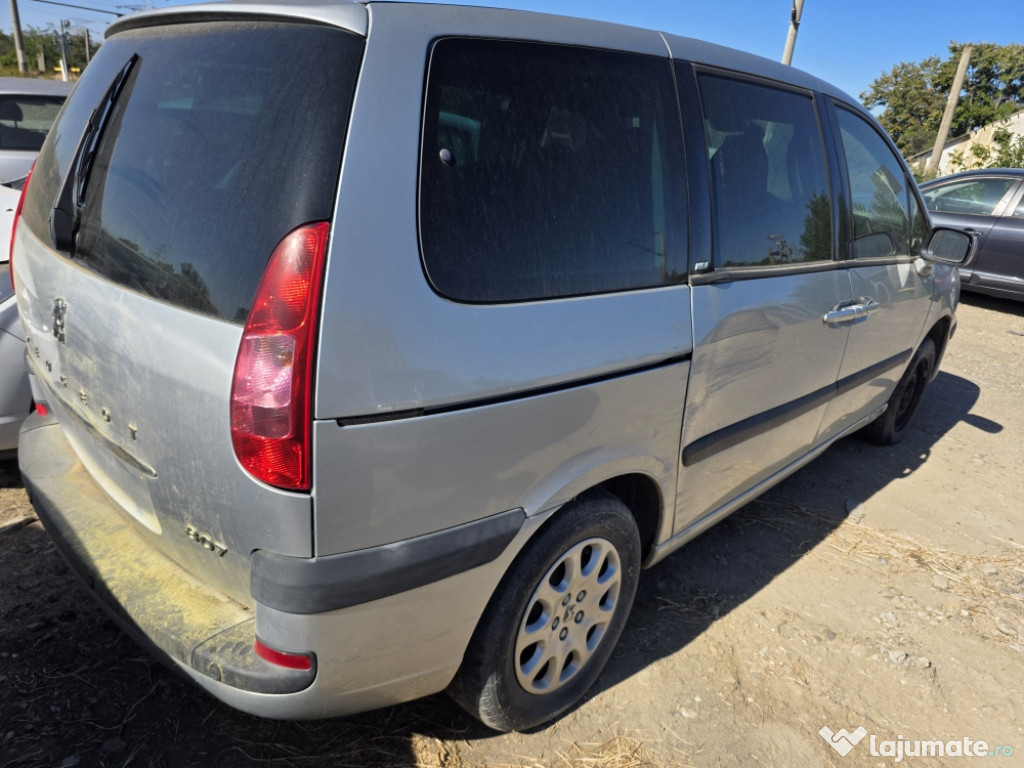Dezmembrez Peugeot 807